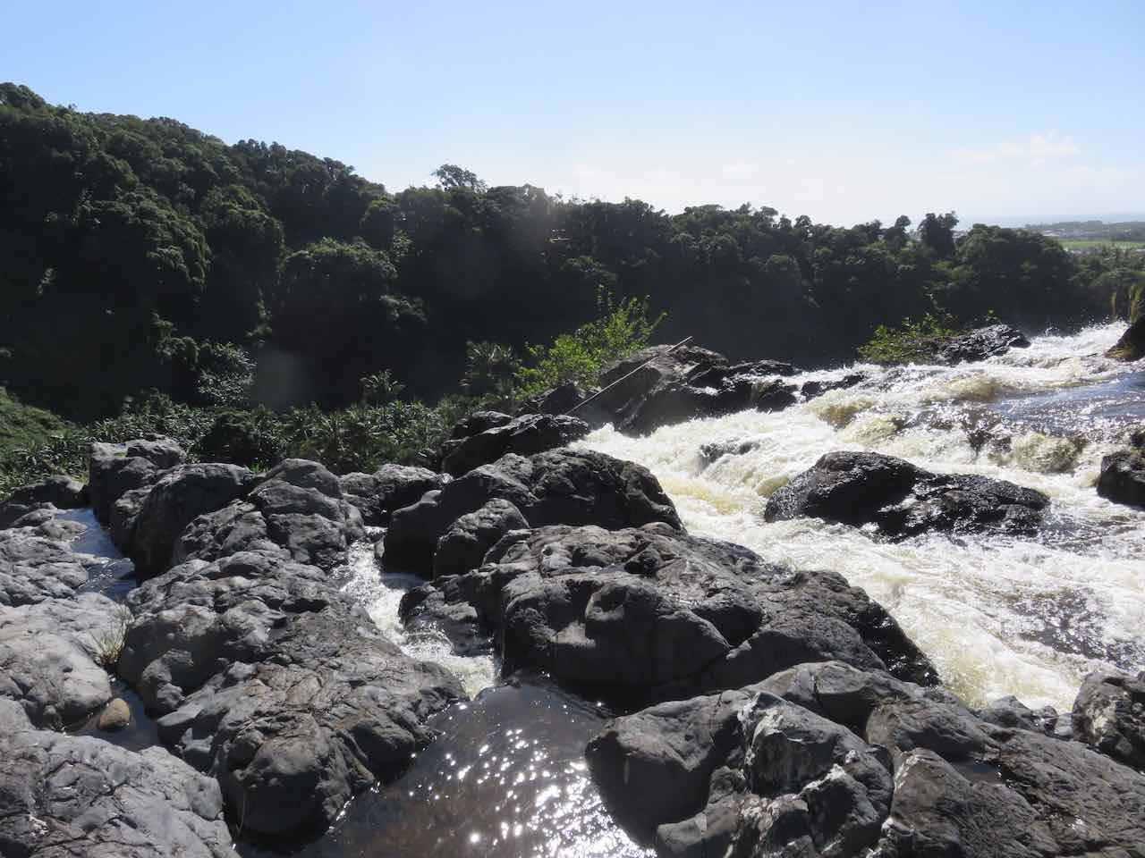 15. Au sommet de la Cascade Niagara, avant les chutes